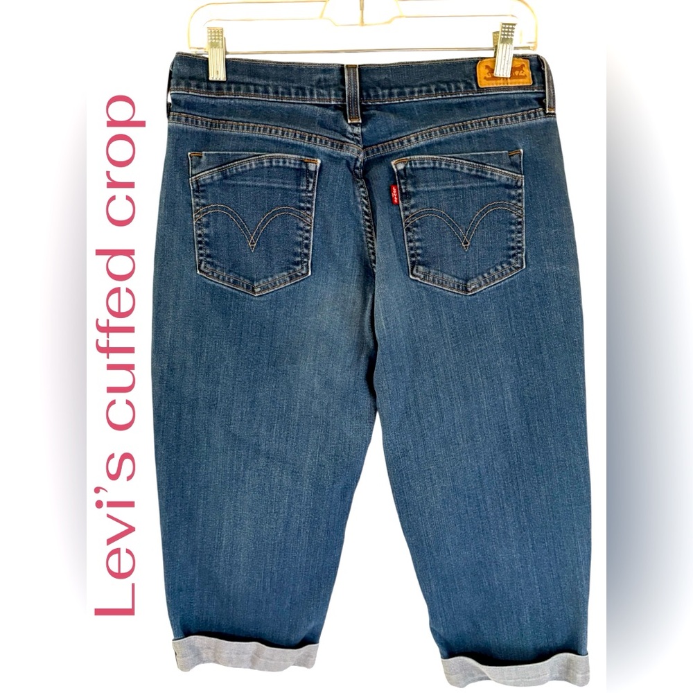 Levi’s-women’s size 10 cuffed crop jeans. Has stretch. Excellent preowned cond!